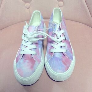 NWT Mudd tie dye sneakers, women’s size 8.5, no flaws, brand new